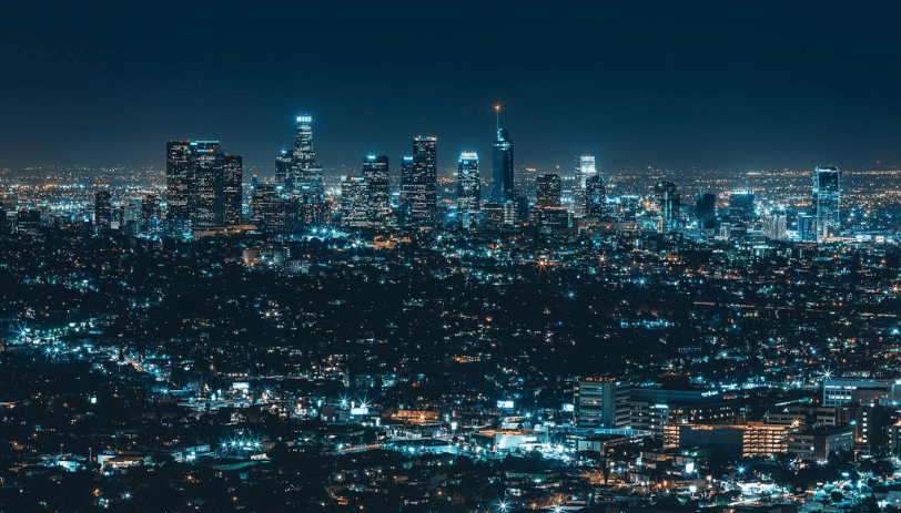 都会の夜景と街並み